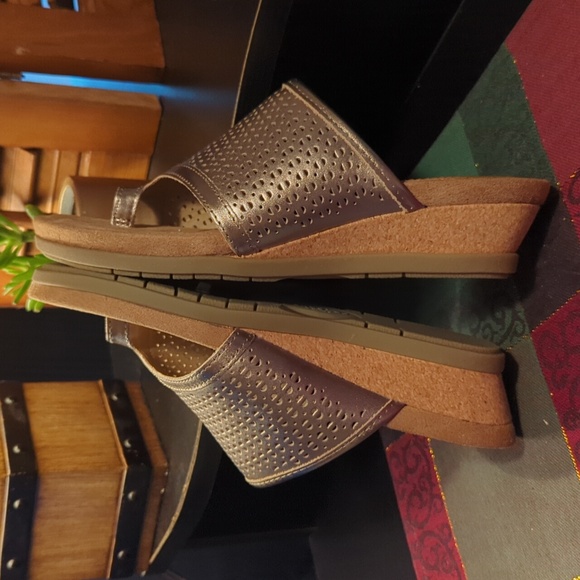 Earth Origins Pearl wedge sandals Women's 8 M Gold Metallic leather NEW NWB - Picture 5 of 10